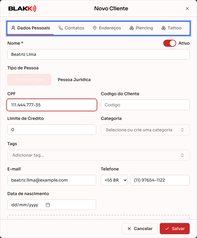 Cadastro de um novo cliente, com dados pessoais preenchidos e as abas no topo